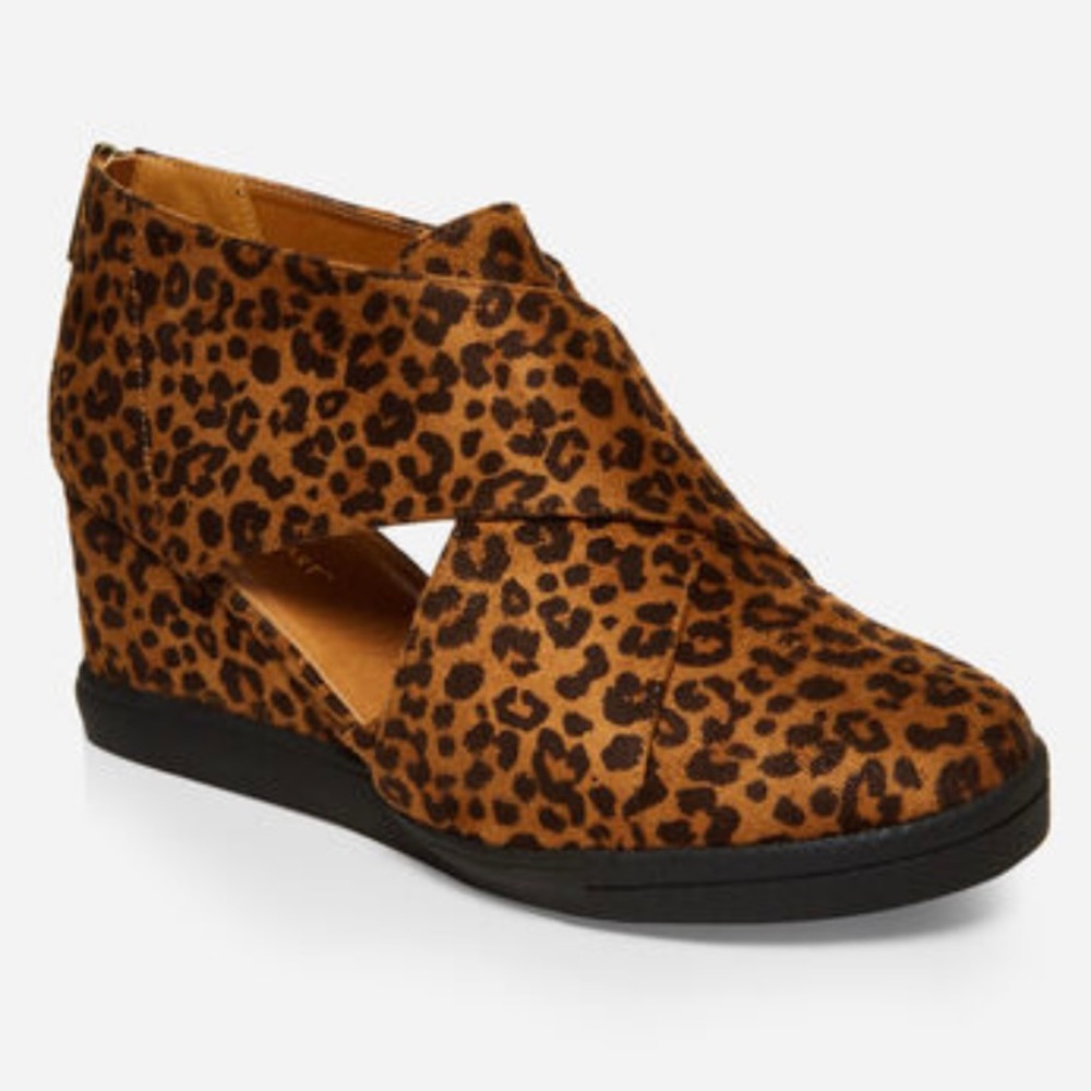 Ashley Stewart Animal Print Wedge Size 11W